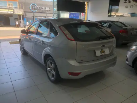 FORD Focus Hatch 1.6 4P GLX, Foto 6