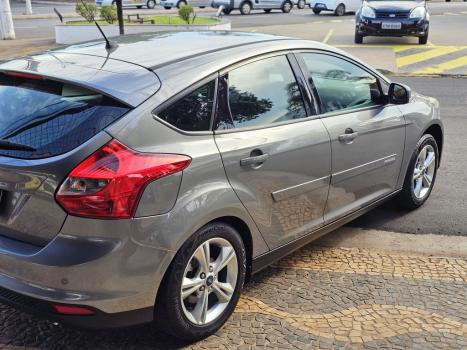 FORD Focus Hatch 1.6 16V 4P SE PLUS FLEX, Foto 4