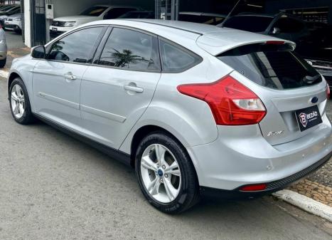 FORD Focus Hatch 1.6 4P, Foto 2