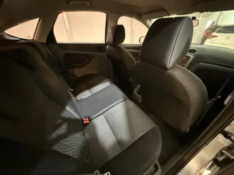 FORD Focus Hatch 1.6 16V 4P FLEX GL, Foto 10