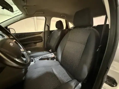 FORD Focus Hatch 1.6 16V 4P FLEX GL, Foto 11