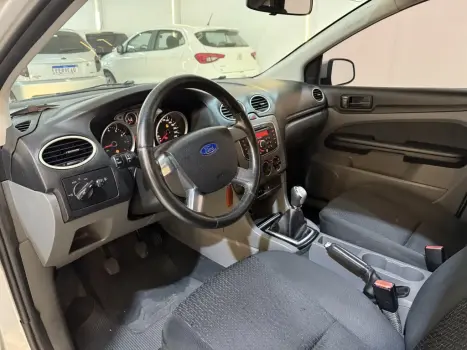 FORD Focus Hatch 1.6 16V 4P FLEX GL, Foto 14