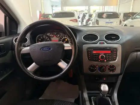 FORD Focus Hatch 1.6 16V 4P FLEX GL, Foto 16