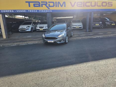 FORD Focus Hatch 1.6 16V 4P SE PLUS FLEX, Foto 1