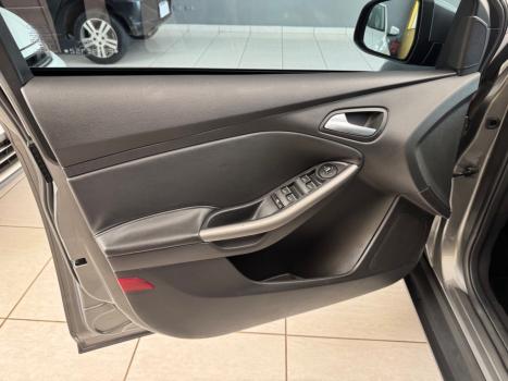 FORD Focus Hatch 1.6 16V 4P FLEX SE POWERSHIFT AUTOM�TICO, Foto 8