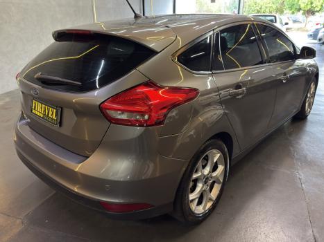 FORD Focus Hatch 1.6 16V 4P SE PLUS FLEX, Foto 4