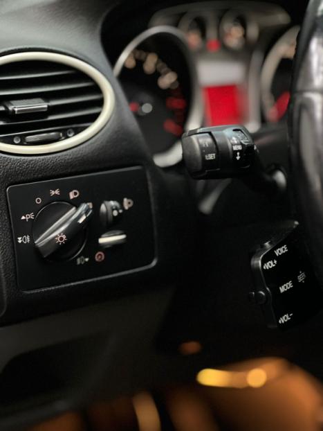 FORD Focus Hatch 2.0 16V 4P FLEX TITANIUM AUTOM�TICO, Foto 6