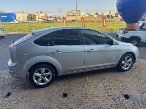 FORD Focus Hatch 2.0 16V 4P GHIA AUTOM�TICO, Foto 6