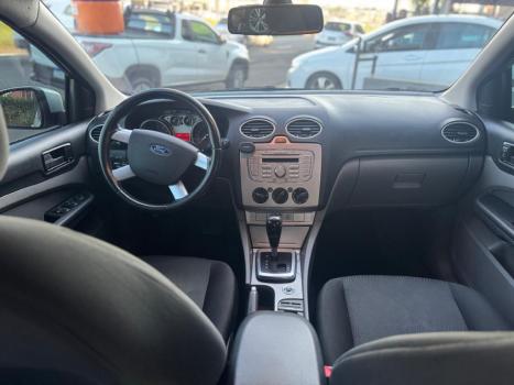 FORD Focus Hatch 2.0 16V 4P GHIA AUTOM�TICO, Foto 7
