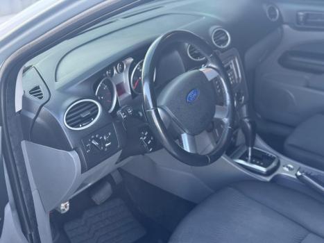 FORD Focus Hatch 2.0 16V 4P GHIA AUTOM�TICO, Foto 8