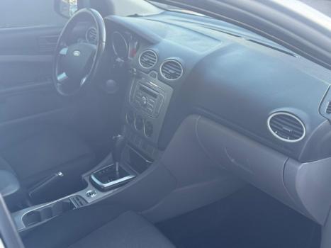 FORD Focus Hatch 2.0 16V 4P GHIA AUTOM�TICO, Foto 9