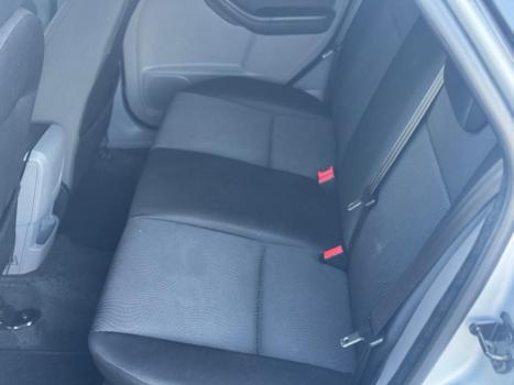 FORD Focus Hatch 2.0 16V 4P GHIA AUTOM�TICO, Foto 12