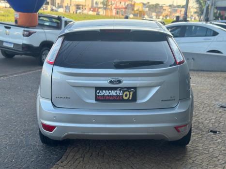 FORD Focus Hatch 2.0 16V 4P GHIA AUTOM�TICO, Foto 17