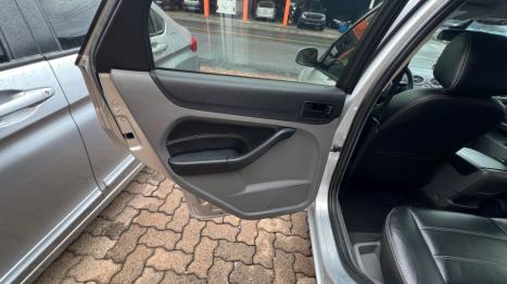 FORD Focus Hatch 2.0 16V 4P FLEX TITANIUM AUTOM�TICO, Foto 3