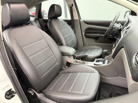 FORD Focus Hatch 2.0 16V 4P GHIA AUTOM�TICO, Foto 4