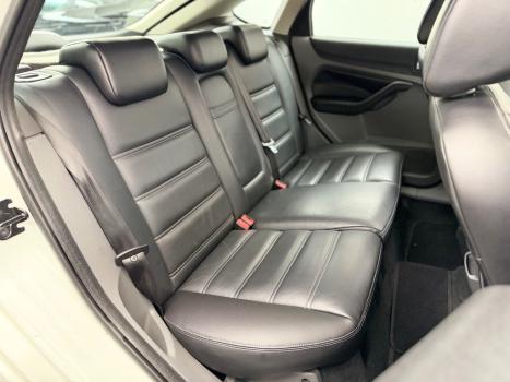 FORD Focus Hatch 2.0 16V 4P GHIA AUTOM�TICO, Foto 5