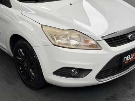 FORD Focus Hatch 2.0 16V 4P GHIA AUTOM�TICO, Foto 8