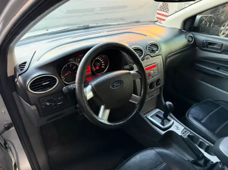 FORD Focus Hatch 2.0 16V 4P FLEX AUTOM�TICO, Foto 10