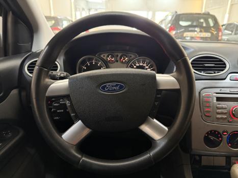 FORD Focus Hatch 2.0 16V 4P GLX AUTOM�TICO, Foto 13