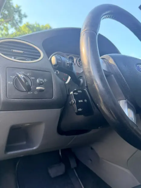 FORD Focus Hatch 2.0 16V 4P FC FLEX AUTOM�TICO, Foto 15