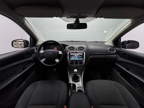 FORD Focus Hatch 2.0 16V 4P GHIA FLEX, Foto 10