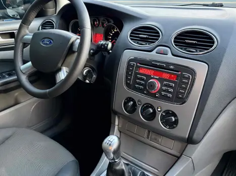 FORD Focus Sedan , Foto 16