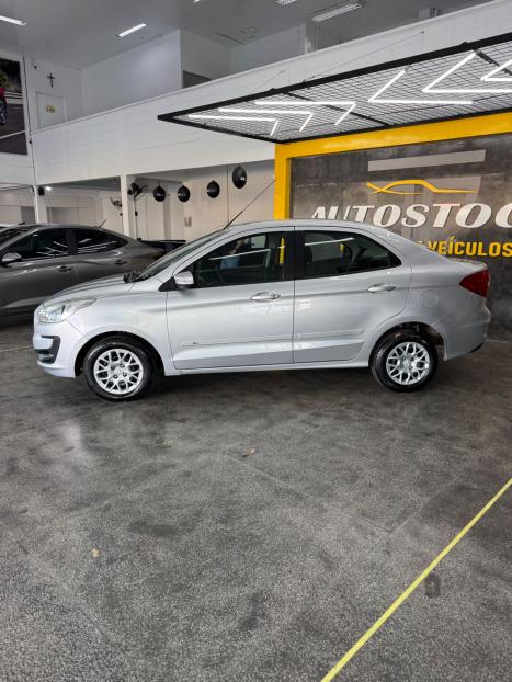 FORD Ka + Sedan 1.5 12V 4P FLEX TI-VCT TITANIUM AUTOM�TICO, Foto 2