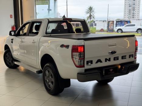 FORD Ranger 2.2 16V XLS DIESEL 4X4 CABINE DUPLA AUTOM�TICO, Foto 4