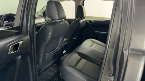 FORD Ranger 3.2 20V CABINE DUPLA 4X4 LIMITED PLUS TURBO DIESEL AUTOMTICO, Foto 9
