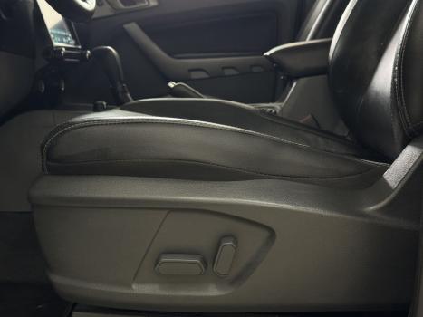 FORD Ranger 3.2 20V CABINE DUPLA 4X4 LIMITED TURBO DIESEL AUTOM�TICO, Foto 15