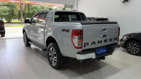 FORD Ranger 3.2 20V CABINE DUPLA 4X4 LIMITED TURBO DIESEL AUTOM�TICO, Foto 3