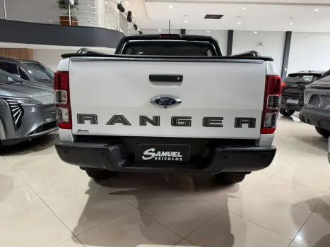 FORD Ranger 3.2 20V CABINE DUPLA 4X4 STORM TURBO DIESEL AUTOMÁTICO, Foto 5