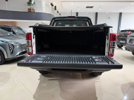 FORD Ranger 3.2 20V CABINE DUPLA 4X4 STORM TURBO DIESEL AUTOMÁTICO, Foto 16