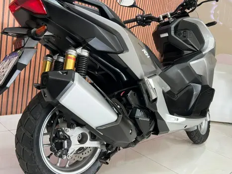 HONDA ADV 150 , Foto 8