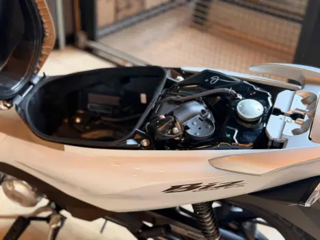 HONDA Biz 125 EX, Foto 6
