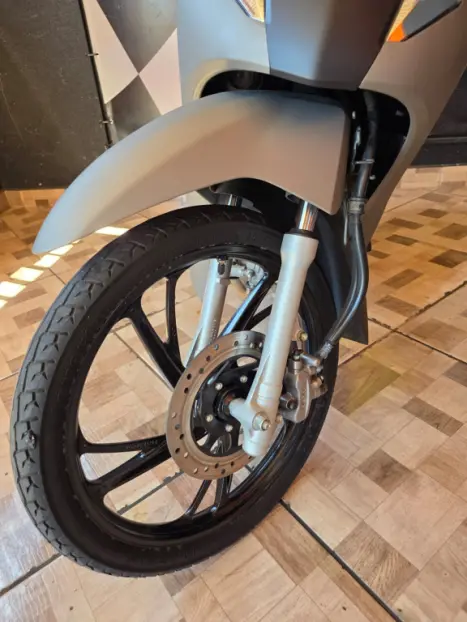HONDA Biz 125 EX, Foto 4