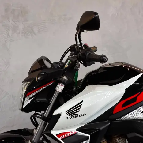 HONDA CB 250 F Twister , Foto 17