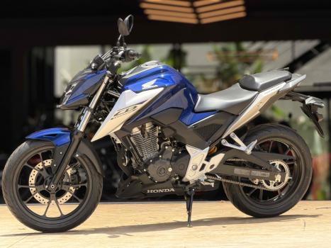 HONDA CB 300 F Twister FLEX ABS, Foto 2