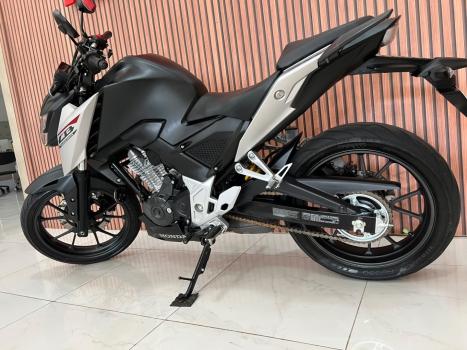 HONDA CB 300 F Twister FLEX CBS, Foto 4