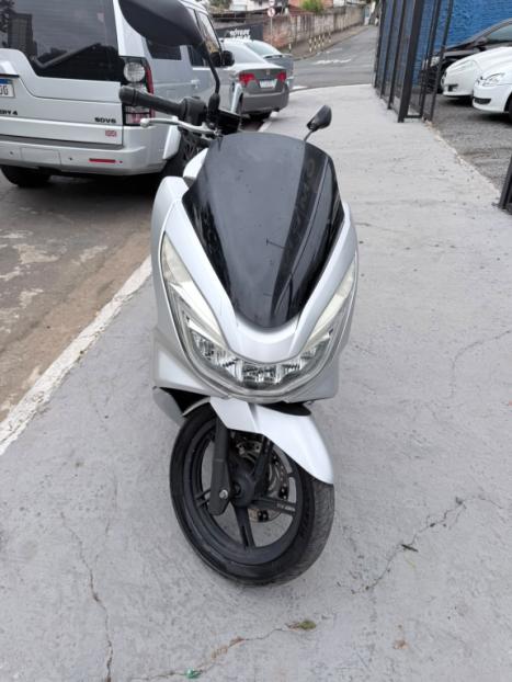 HONDA PCX 150 DLX, Foto 2
