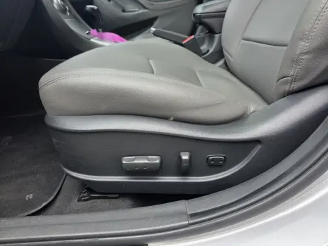 HYUNDAI Elantra 1.8 16V 4P, Foto 13