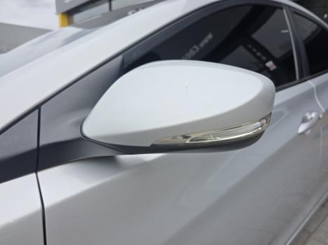 HYUNDAI Elantra , Foto 9