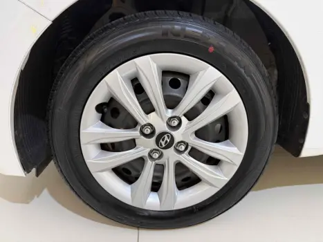 HYUNDAI HB 20 Hatch 1.6 16V 4P FLEX COMFORT PLUS AUTOM�TICO, Foto 16