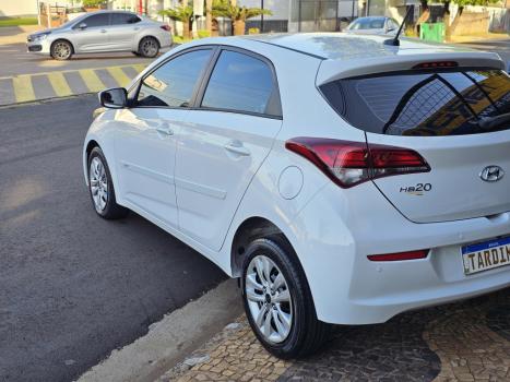 HYUNDAI HB 20 Hatch 1.6 16V 4P FLEX COMFORT PLUS AUTOM�TICO, Foto 5