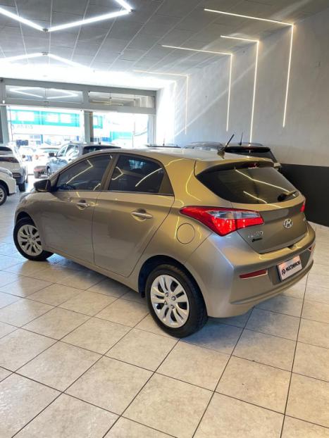 HYUNDAI HB 20 Hatch 1.6 16V 4P FLEX COMFORT PLUS AUTOM�TICO, Foto 5