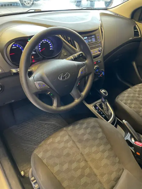 HYUNDAI HB 20 Hatch 1.6 16V 4P FLEX COMFORT PLUS AUTOM�TICO, Foto 8