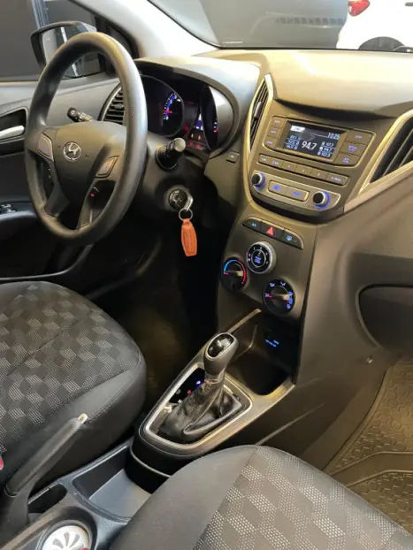HYUNDAI HB 20 Hatch 1.6 16V 4P FLEX COMFORT PLUS AUTOM�TICO, Foto 10