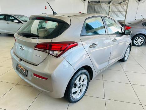 HYUNDAI HB 20 Hatch 1.6 16V 4P FLEX COMFORT PLUS AUTOM�TICO, Foto 5