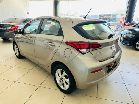 HYUNDAI HB 20 Hatch 1.6 16V 4P FLEX COMFORT PLUS AUTOM�TICO, Foto 6