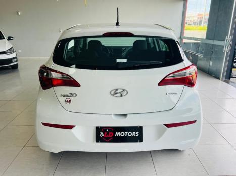 HYUNDAI HB 20 Hatch 1.6 16V 4P FLEX COMFORT PLUS AUTOM�TICO, Foto 8